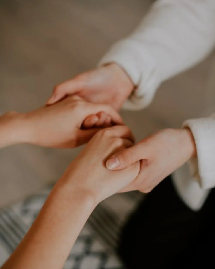 Pratique du Reiki entre participantes sous supervision pendant la formation