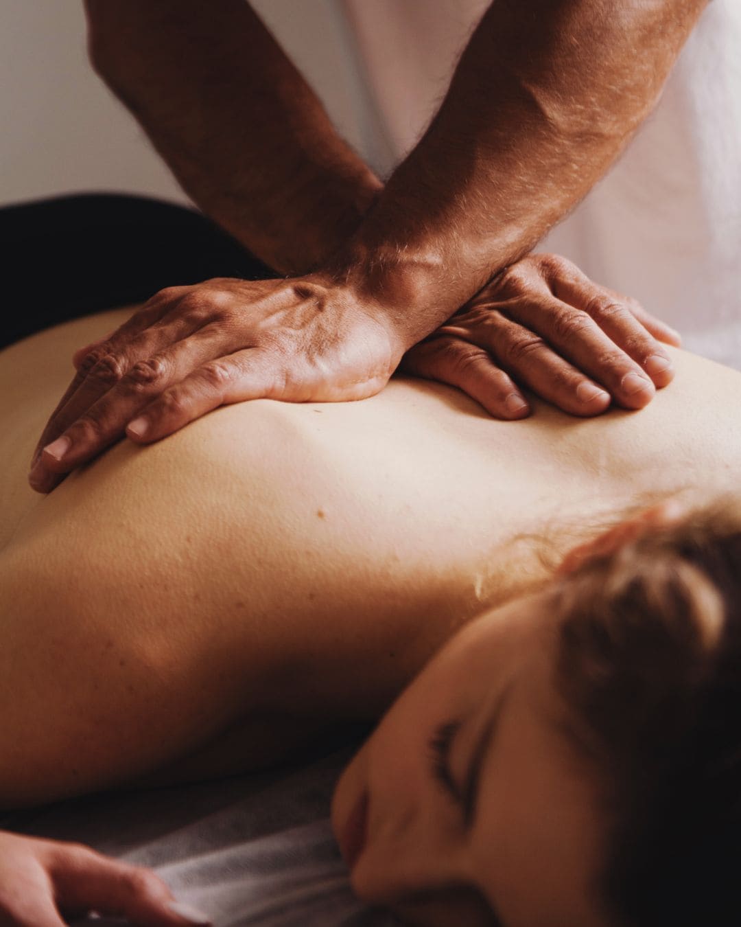 La démonstration d'un soin Reiki lors d'une formation certifiante